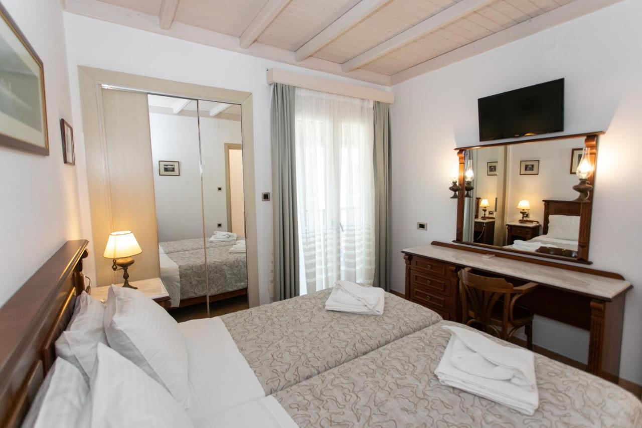 Magda'S Hotel Apartments Parga Exterior photo